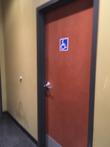 Entrée salle de toilette