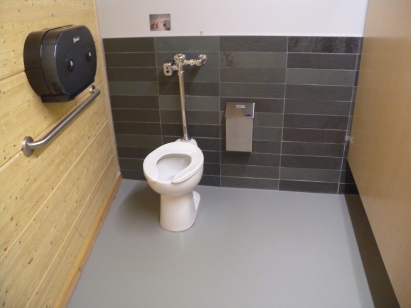 Salle de toilettes femmes : toilette
