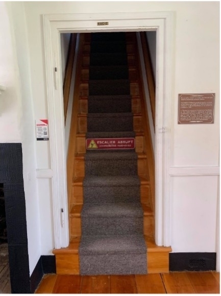 Escalier vers le 2e étage