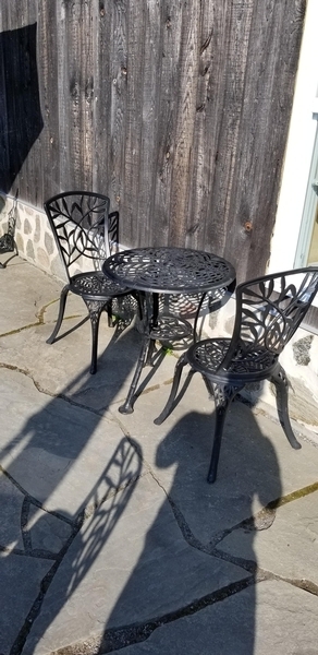 Tables et chaises de la terrasse