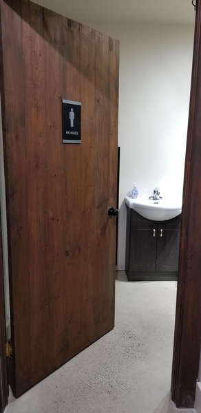 Salle de toilette Homme pour accès à la toilette accessible