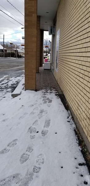 Rampe d'accès (sous la neige) sans seuil