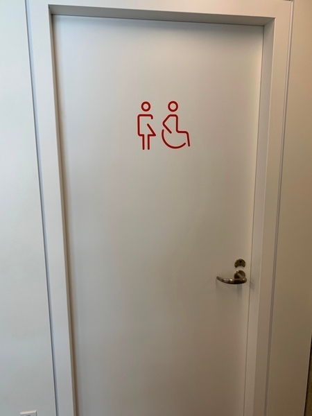 Salle de toilette - Mixte - Près de l'accueil
