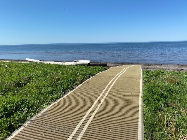 Tapis de plage installé lors de la saison estivale