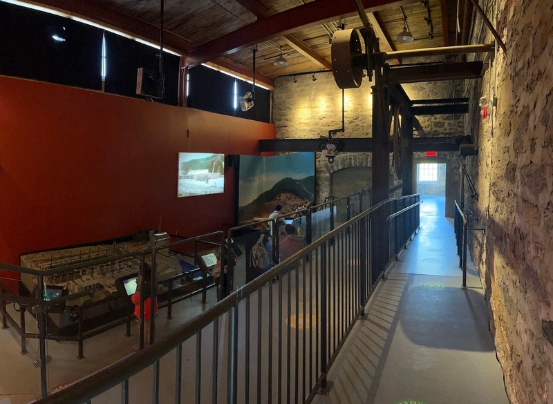 Moulin rampe d'accès vers salle immersive