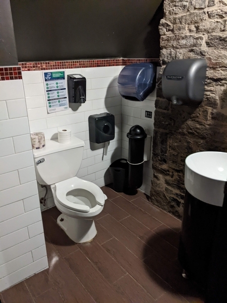 Salle de toilettes 