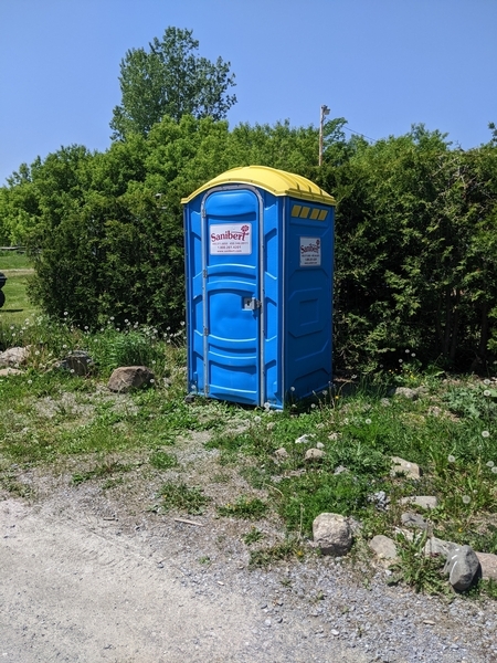 Toilettes sèches non-accessibles
