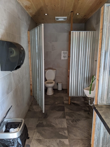 Salle de toilette homme adaptée