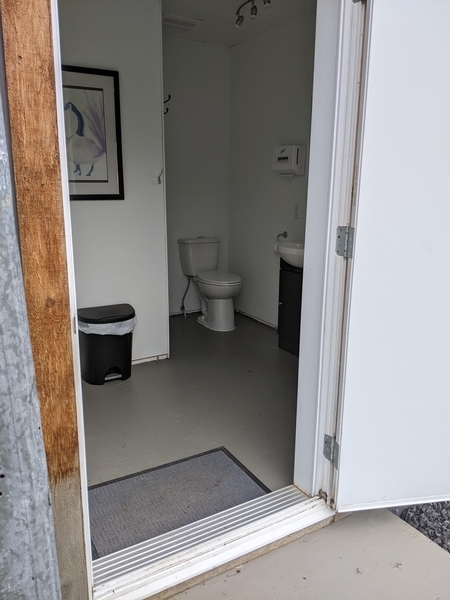 Salle de toilette non-accessible