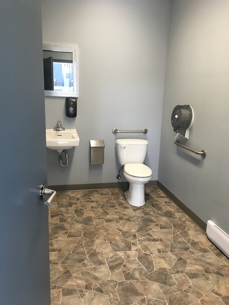 Salle de toilette publique mixte