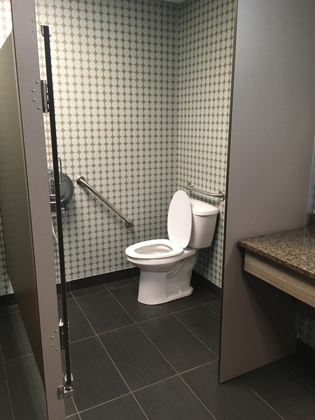 Salle de toilette publique homme cabinet