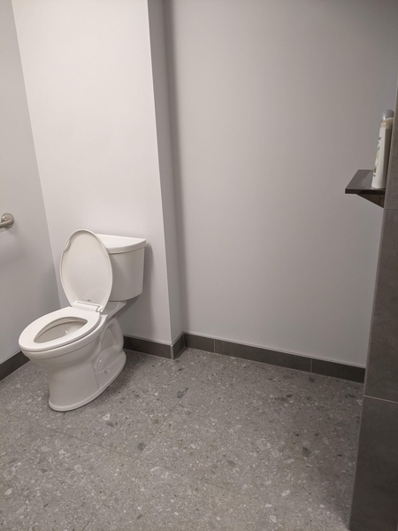 Salle de toilette adaptée dans les loges