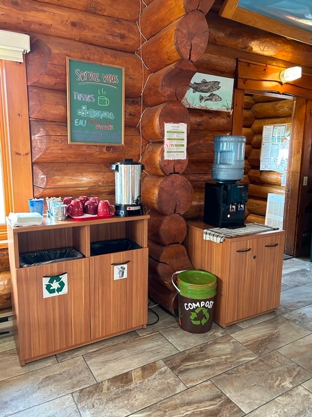 Machine à café et Distributeur d'eau en libre service