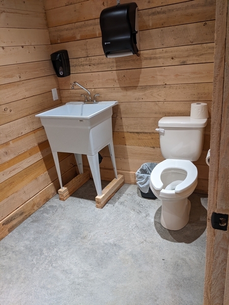 Salle de toilette (en construction au moment de la visite)