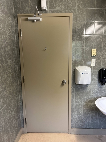 Porte intérieur de la salle de toilette