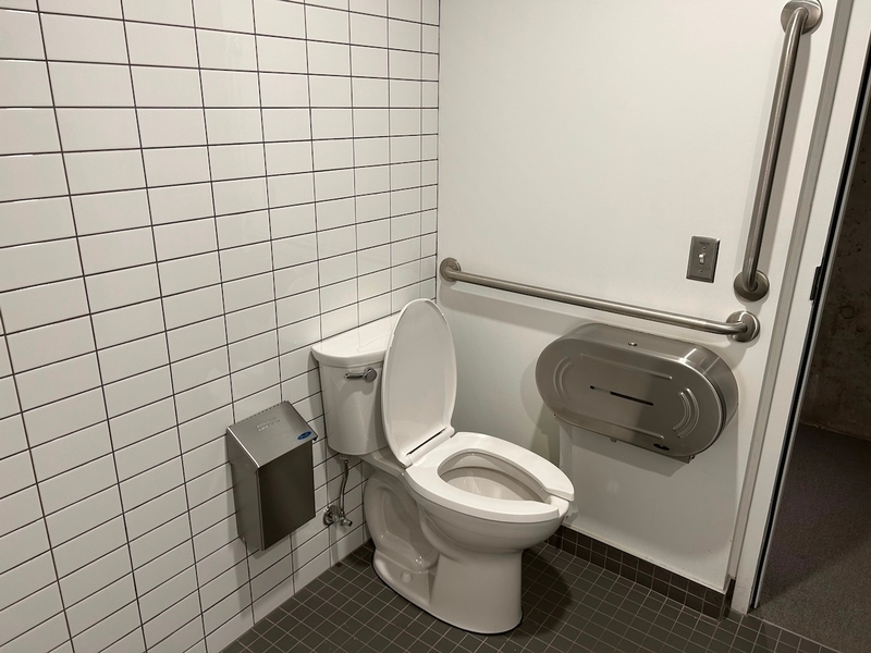 2e étage: salle de toilette