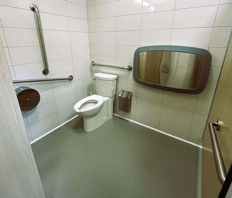 Pavillon Desgagnés - salle de toilettes femme
