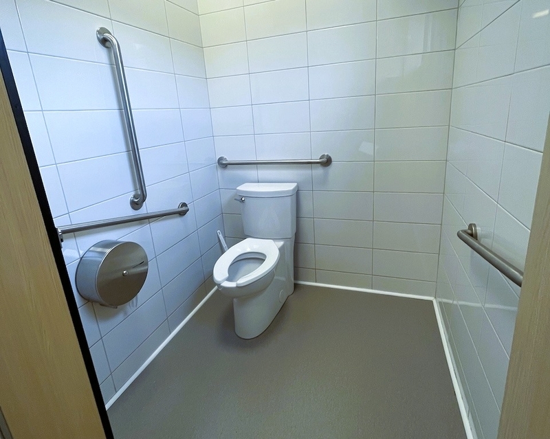 Pavillon Desgagnés - salle de toilettes homme