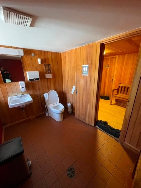 Salle de toilette #2 (au sous-sol)