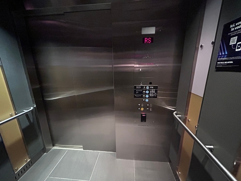 Intérieur de l'ascenseur