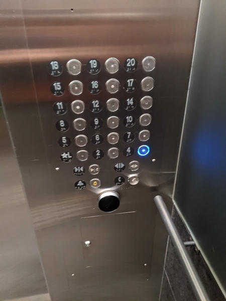 Panneau de commande de l'ascenseur