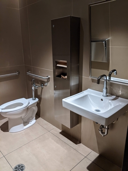 Salle de toilette adaptée au 20ème étage