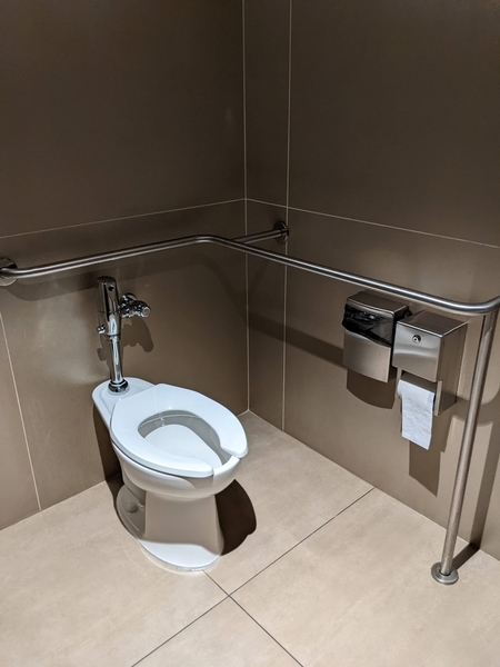 Toilette adaptée au 2nd étage