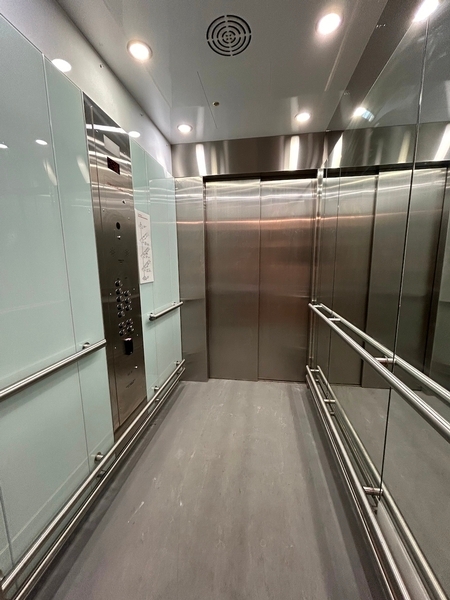 Intérieur de l'ascenseur