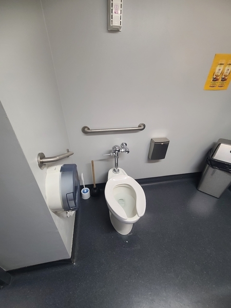Salle de toilette universelle au rez-de-chaussée