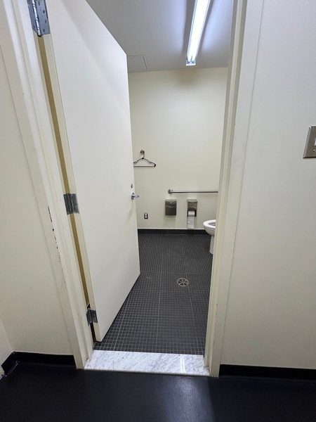 Porte de la salle de toilette universelle Non-accessible