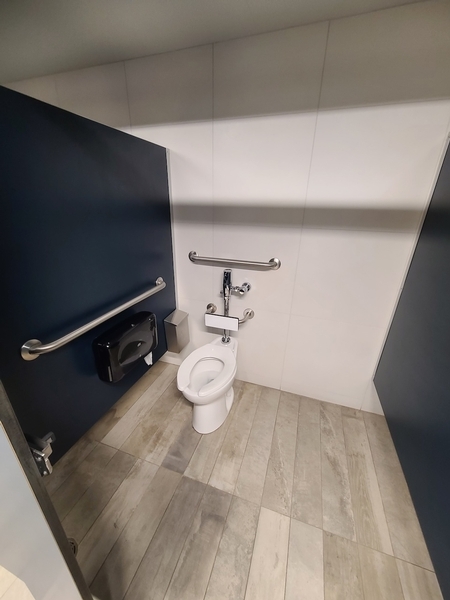 Cabinet de toilette accessible 
