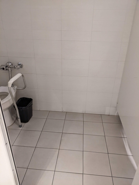 Toilette proche de la réception