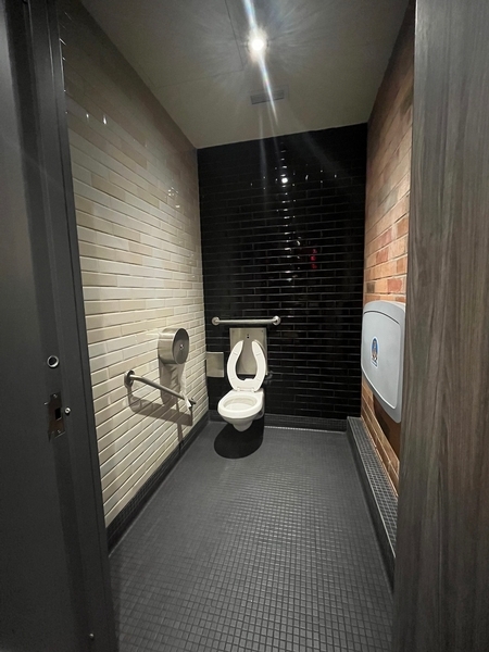 Restaurant La Cage : cabinet de toilette (niveau M2)