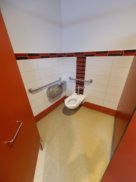 Salle de toilette - Pavillon des profondeurs (zone de transfert 81 cm)