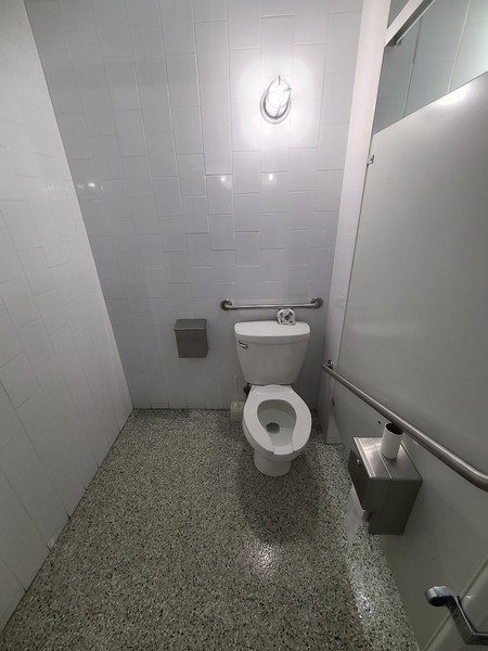 Cabinet accessible - Salle de toilettes Pavillon Alizé