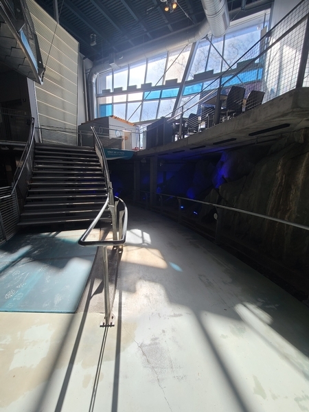Intérieur du Pavillon des eaux (rampe accessible)