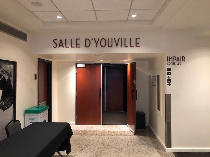 Entrée de la salle D’Youville