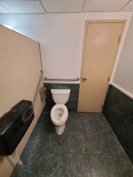 Salle de toilettes des femmes (Niveau S1)