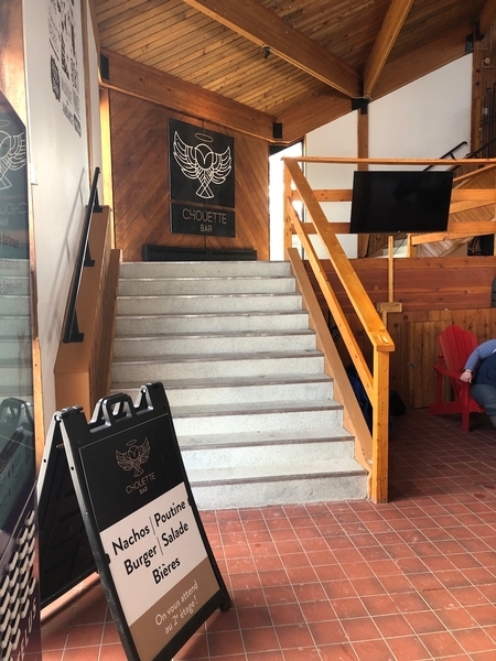 Escaliers menant au Chouette Bar