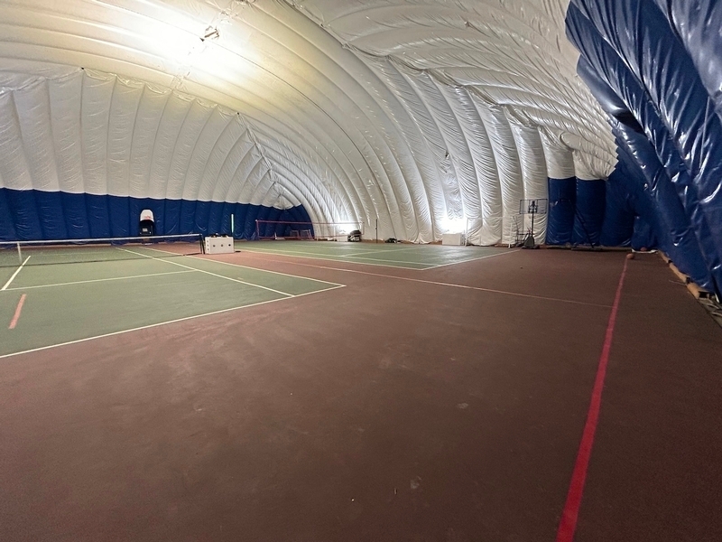 Terrains de tennis intérieurs