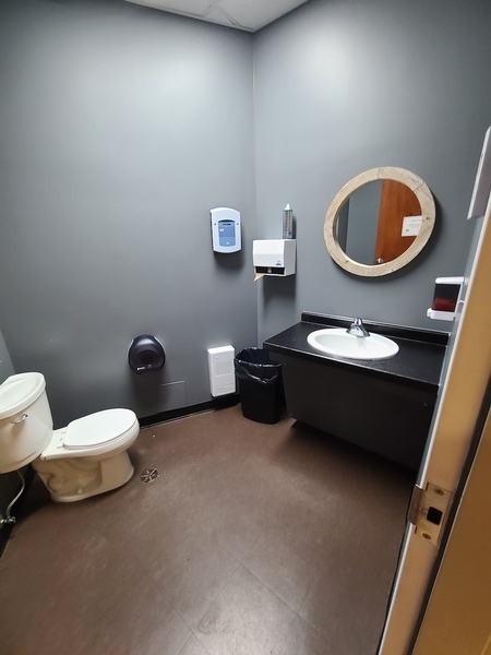 Salle de toilette des loges