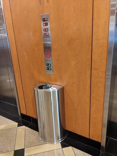 Panneau de commande extérieur de l'ascenseur
