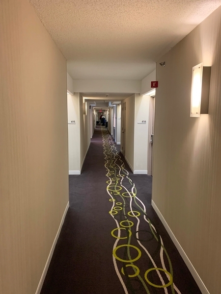 Corridor menant à la chambre 418