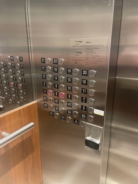 Panneau de commandes de l'ascenseur 