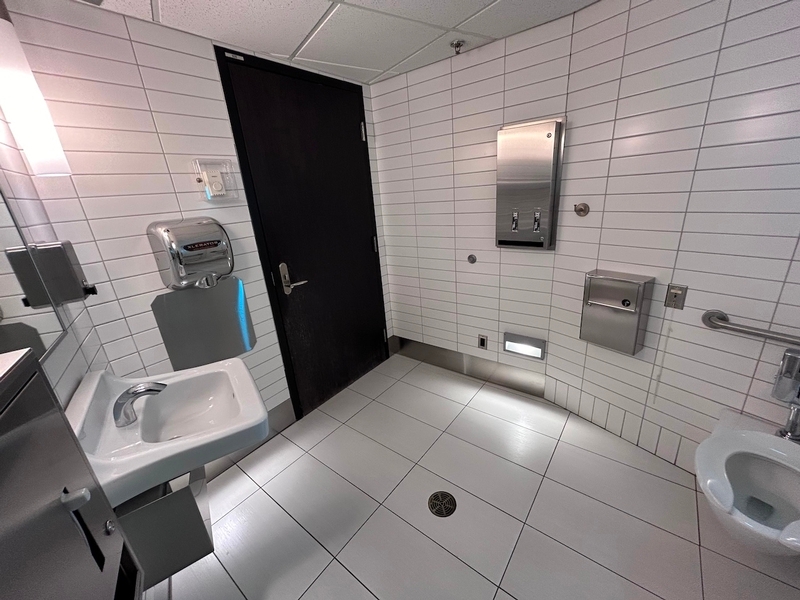Intérieur de la salle de toilette universelle (rez-de-chaussée)