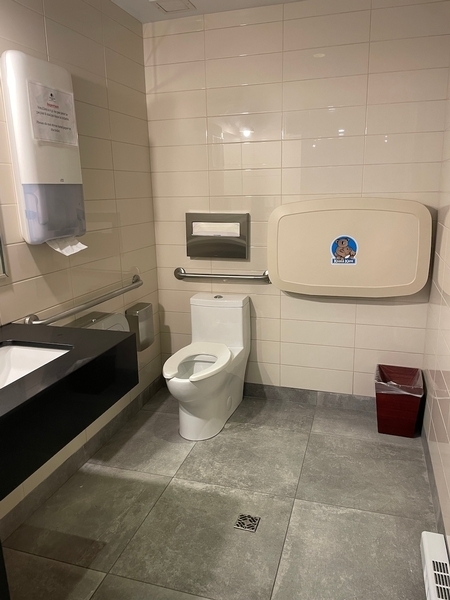 Toilette universelle rez-de-chaussée