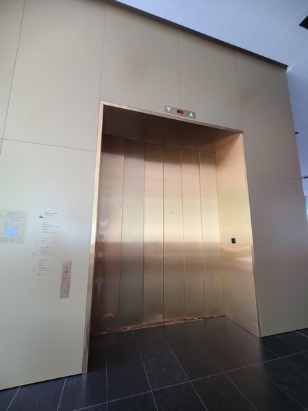 Ascenseur desservant tous les étages
