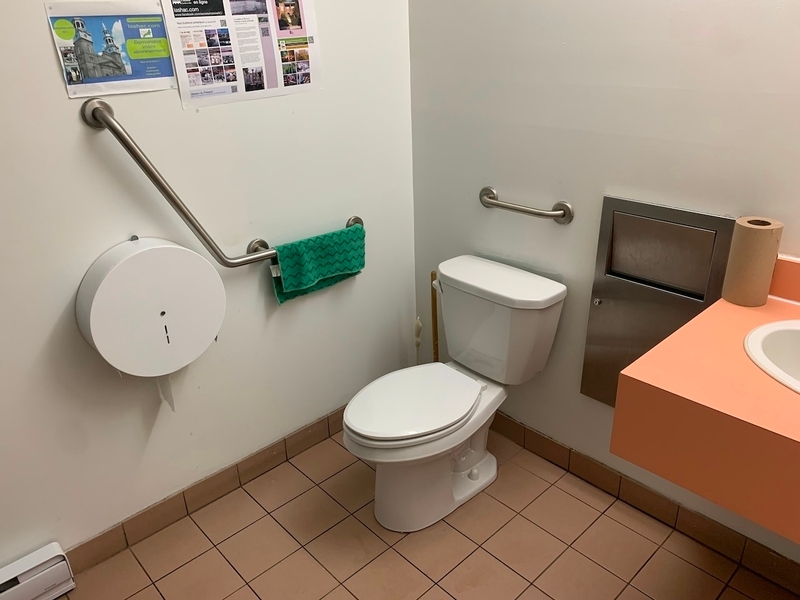 Salle de toilette de la Maison du Pressoir