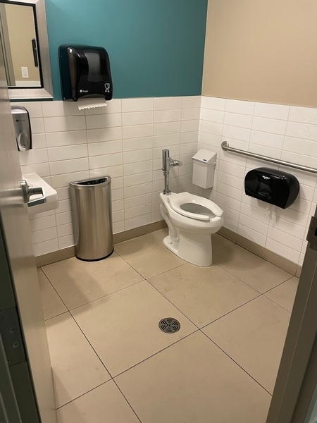 Salle de toilette au niveau mezzanine