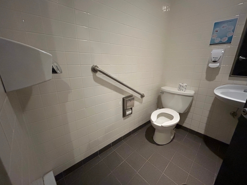 Station de pompage d'Youville - Salle de toilette homme